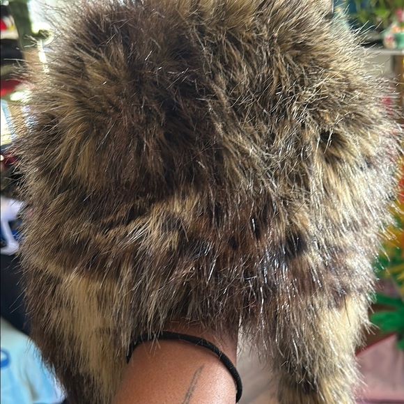 Faux Fur Leopard Print Hat - Picture 3 of 4